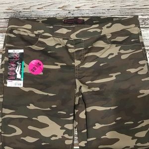 NWT No Boundaries Camo Jeggings sz XL